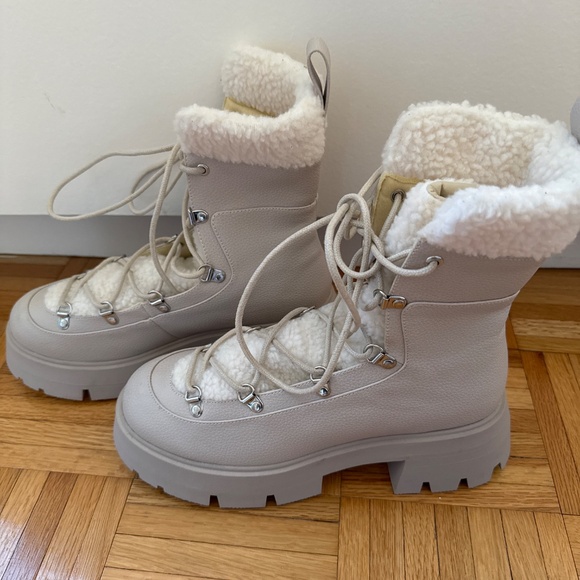 TAN AND WHITE FUR SNOW/COLD WEATHER BOOT - Picture 2 of 4